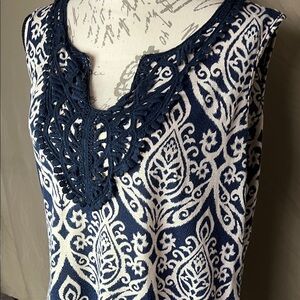 Elegant vintage look embroidered bodice sleeveless navy and white top xl